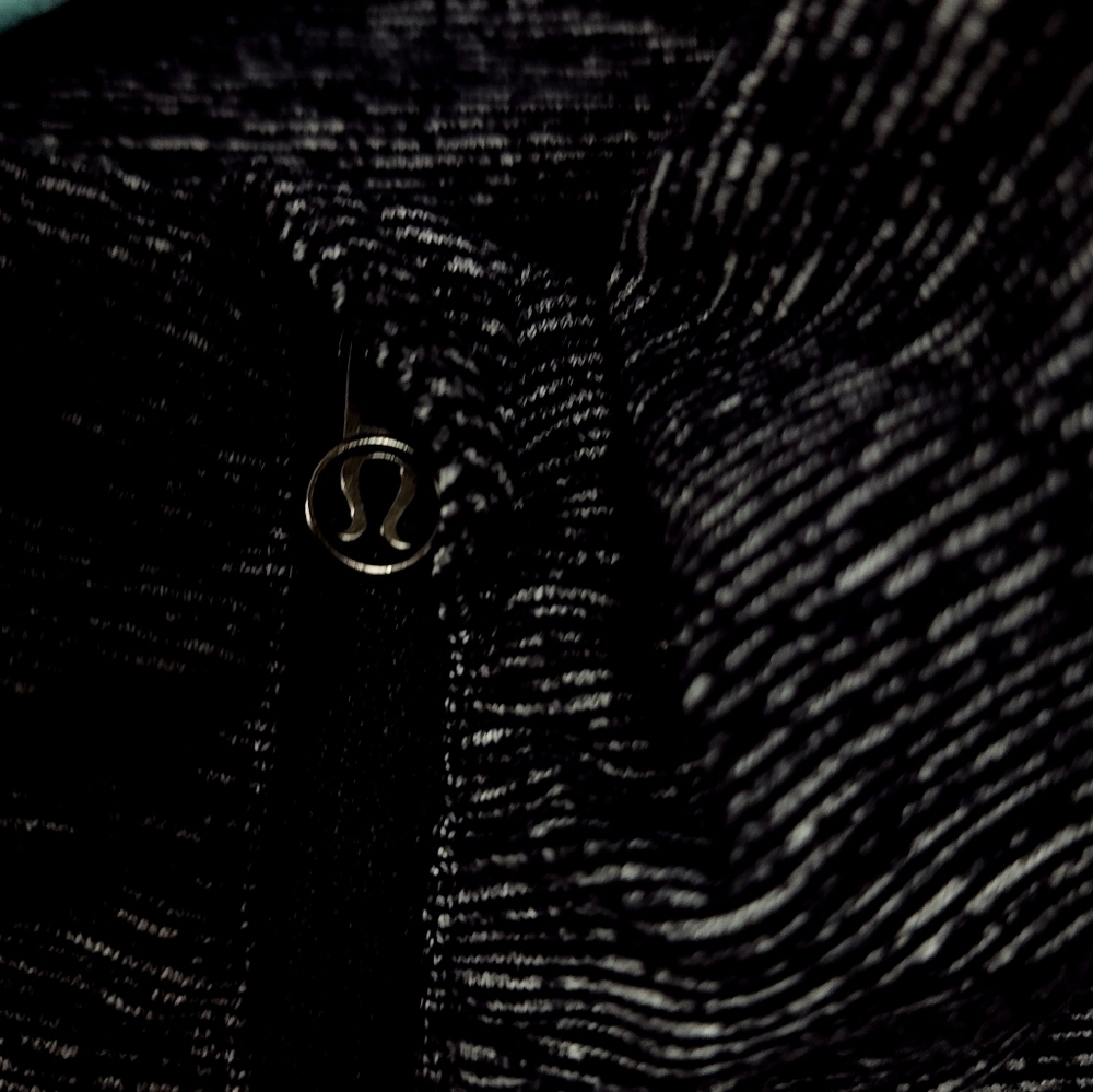 Lululemon Extra Mile  Quarter Zip  pull over size 8 - Picture 6 of 7